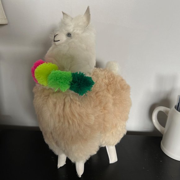 Beautiful Alpaca plushie - Picture 2 of 3